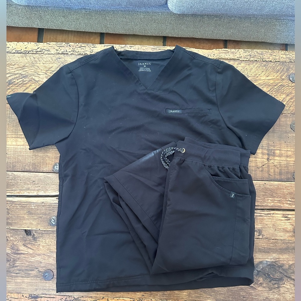 Men’s black scrub set